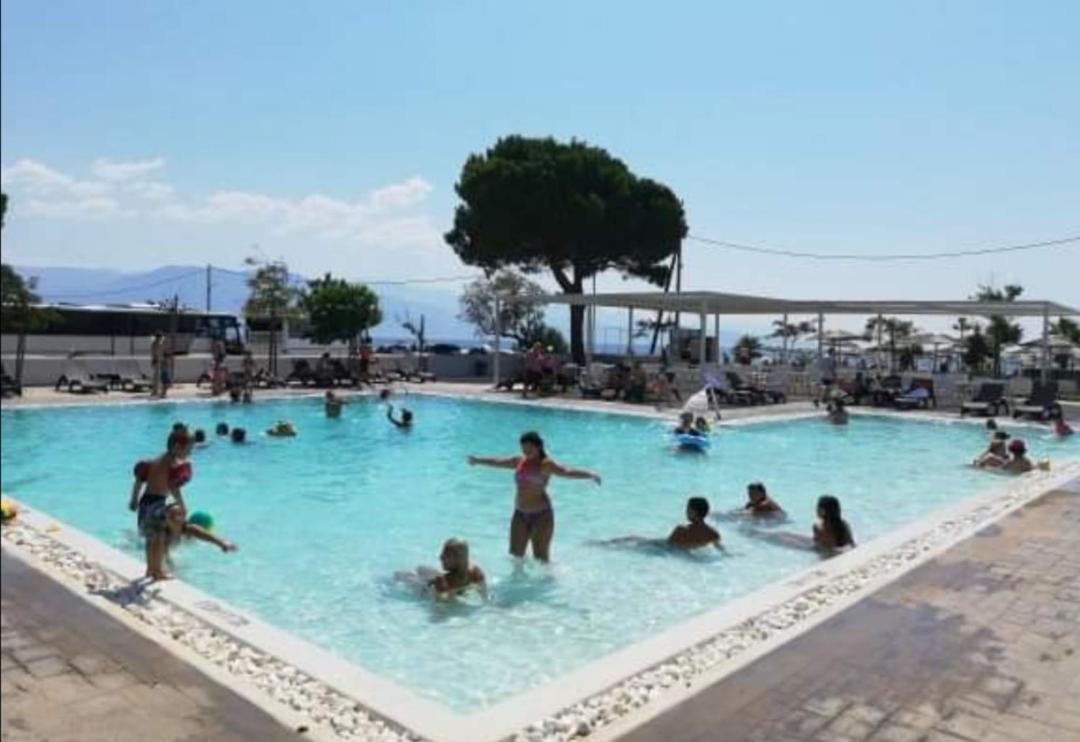 Buka Sandy Beach Meszíni Kültér fotó