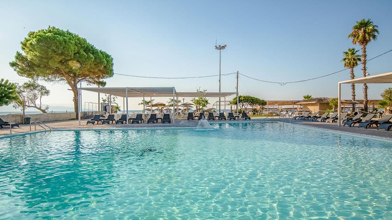 Buka Sandy Beach Meszíni Kültér fotó