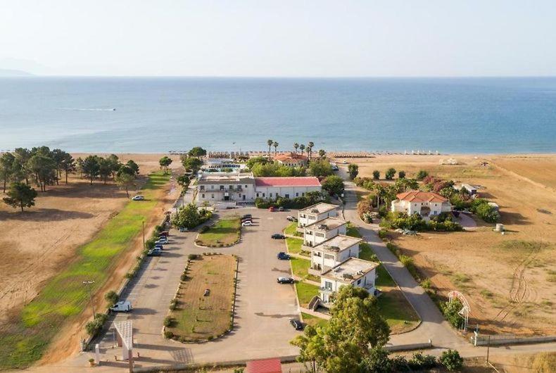 Buka Sandy Beach Meszíni Kültér fotó
