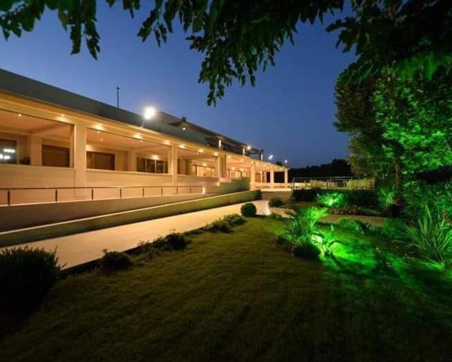 Buka Sandy Beach Meszíni Kültér fotó