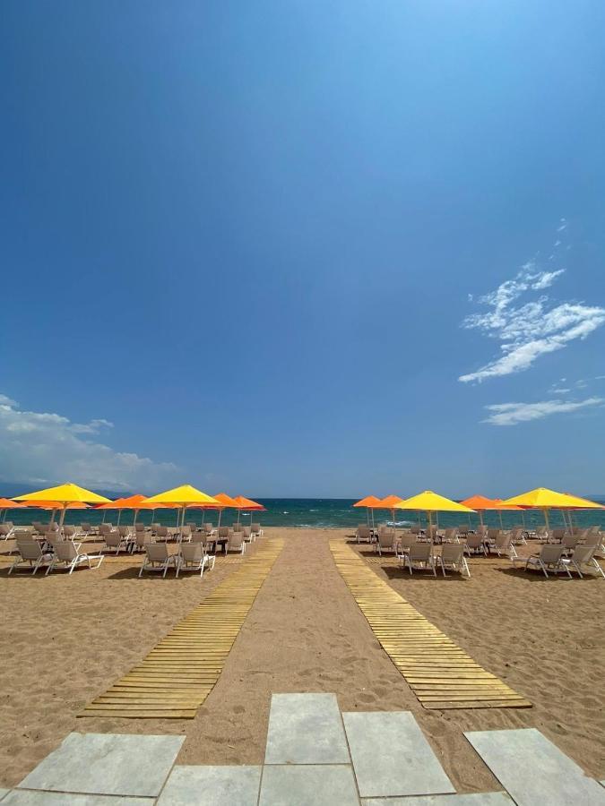 Buka Sandy Beach Meszíni Kültér fotó