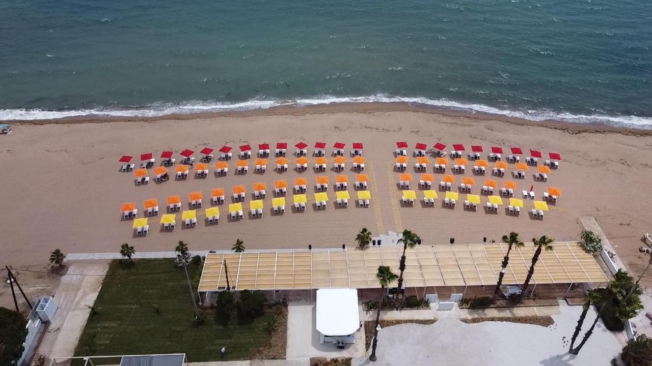 Buka Sandy Beach Meszíni Kültér fotó