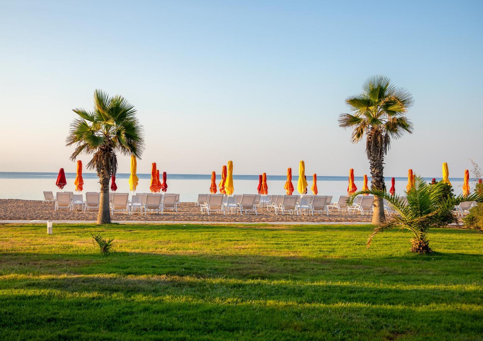 Buka Sandy Beach Meszíni Kültér fotó