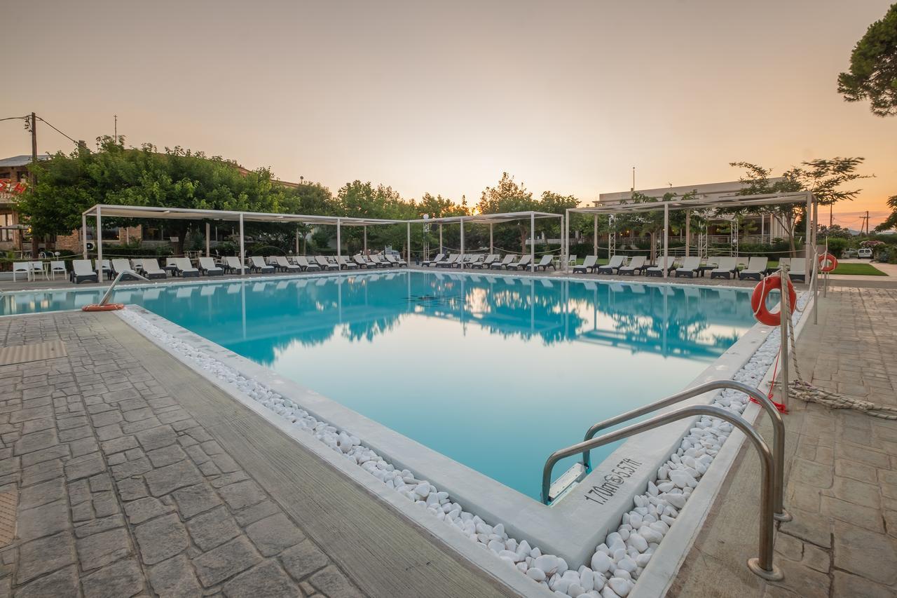Buka Sandy Beach Meszíni Kültér fotó