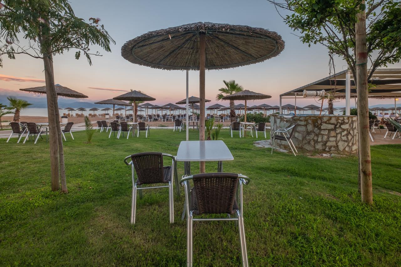 Buka Sandy Beach Meszíni Kültér fotó