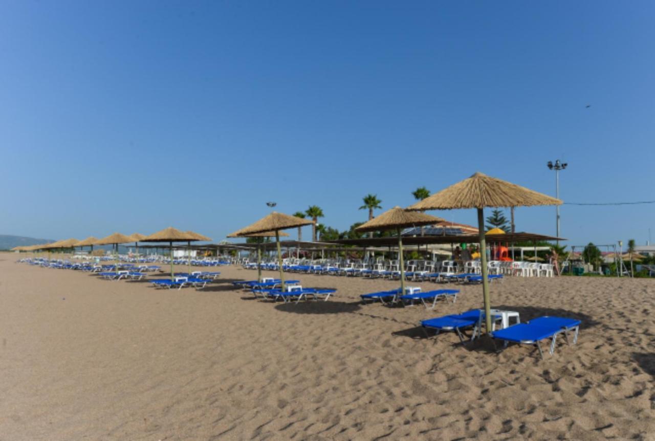 Buka Sandy Beach Meszíni Kültér fotó